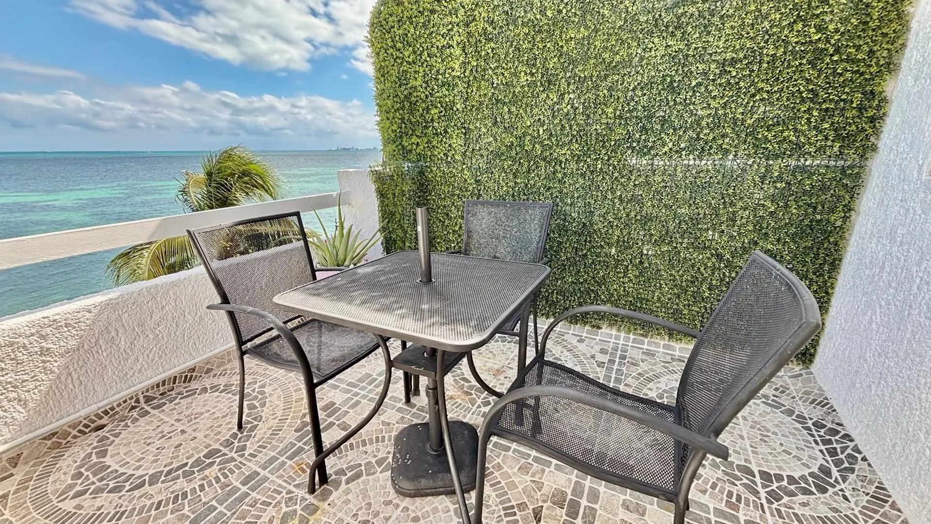 Beautiful Apartment In Cancun Beach Front Ocean View